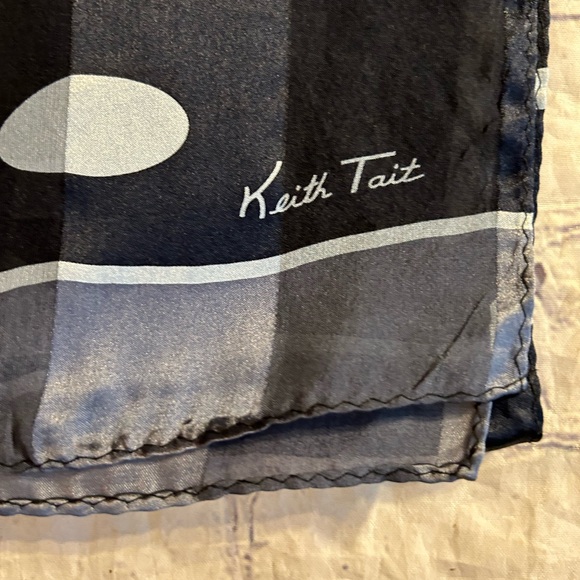 KEITH TAIT NATIVE AMERICAN 100% SILK MAGENTA BLACK/GRAY ABSTRACT EYE SCARF O/S - Picture 3 of 8